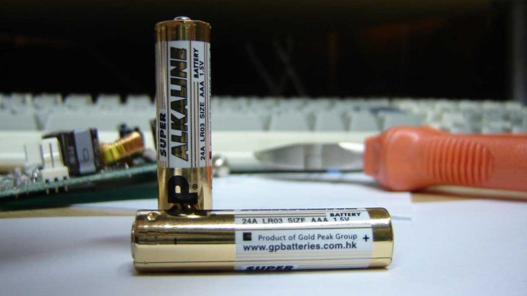 How Many AAA Batteries Weigh 100 Grams